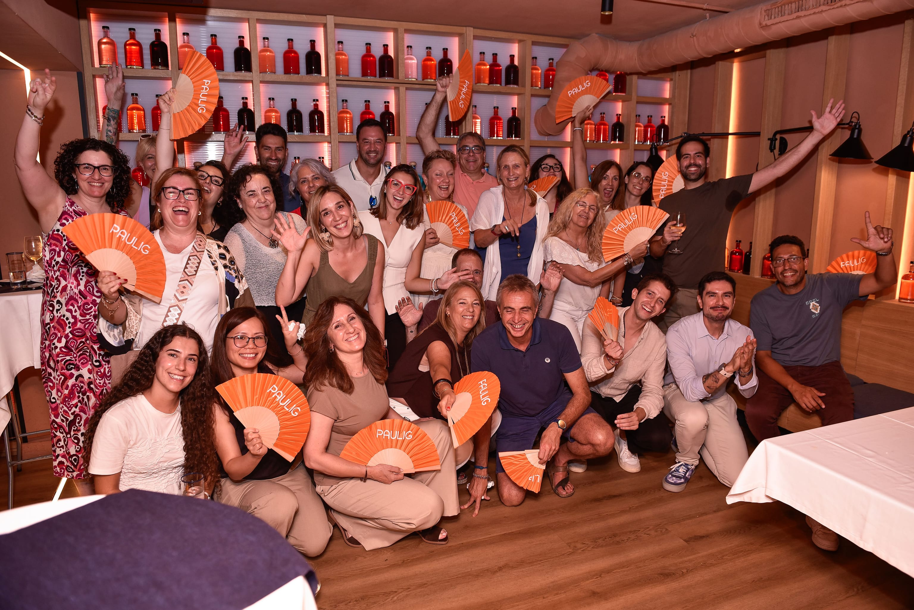 Foto de grupo en un evento en The Lot